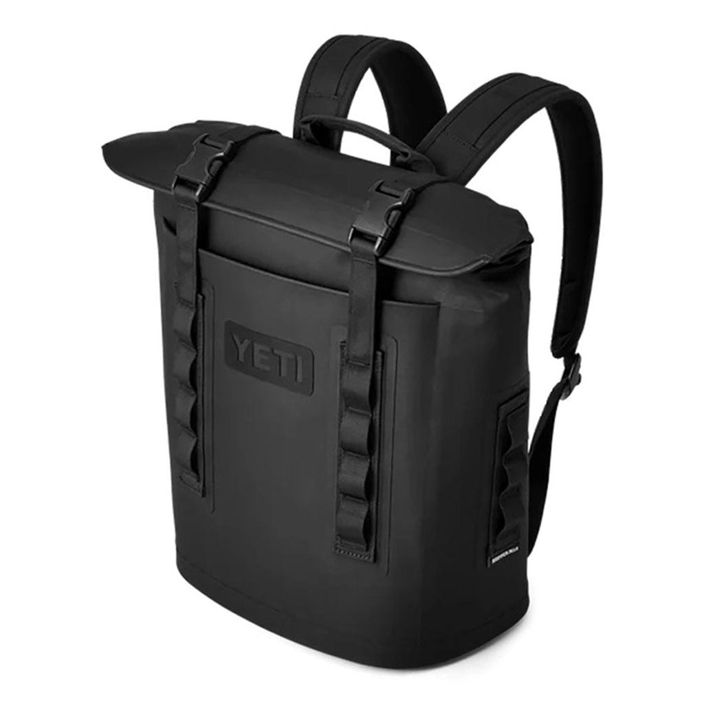 Hopper Backpack M12 Cooler i farven sort set fra en skrå vinkel