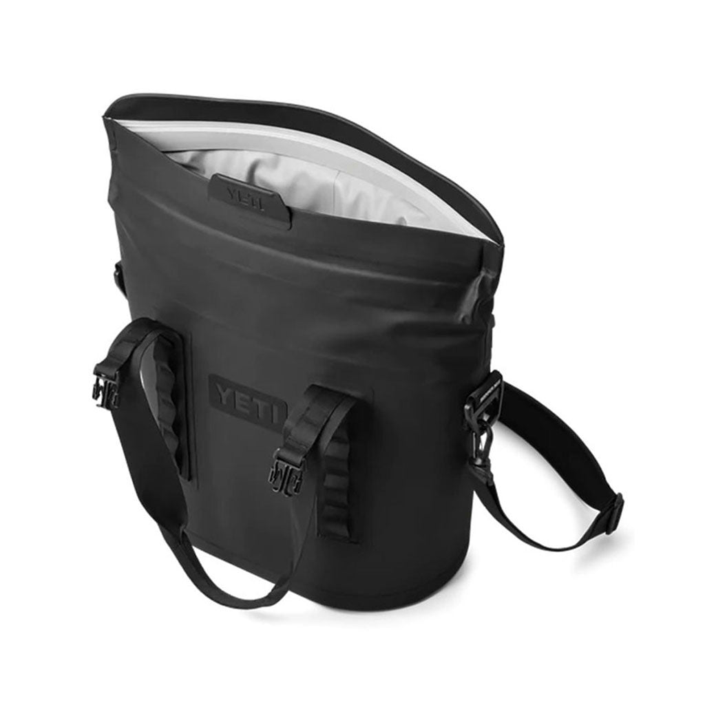 Hopper M15 Cooler i farven sort set fra en skrå vinkel