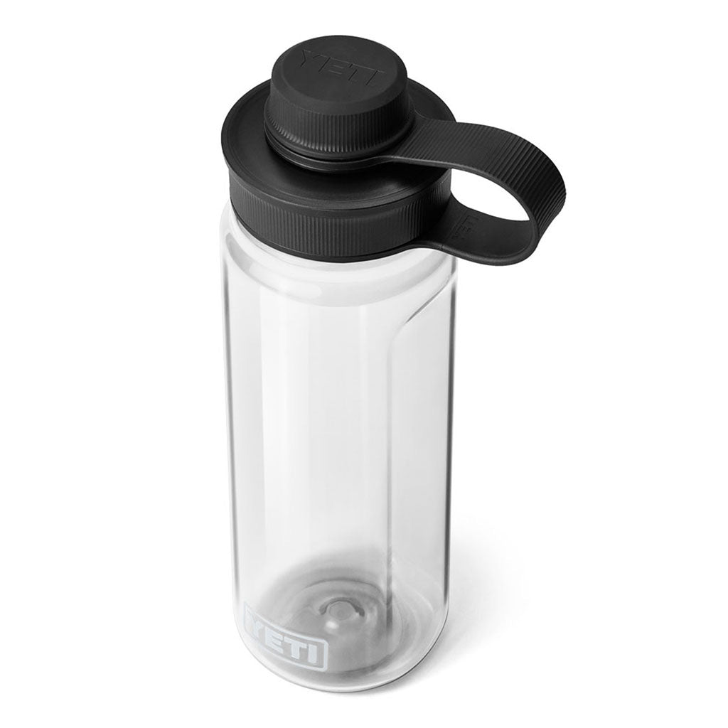 Yonder .75L Tether Bottle i farven Clear set fra en skrå vinkel