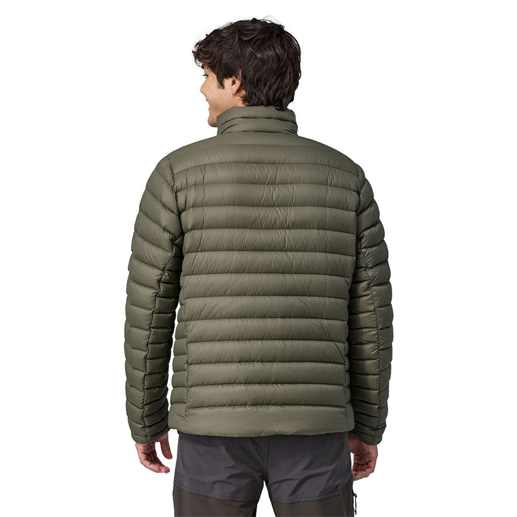 En Jakke, Down Sweater i farven Basin grøn set bagfra