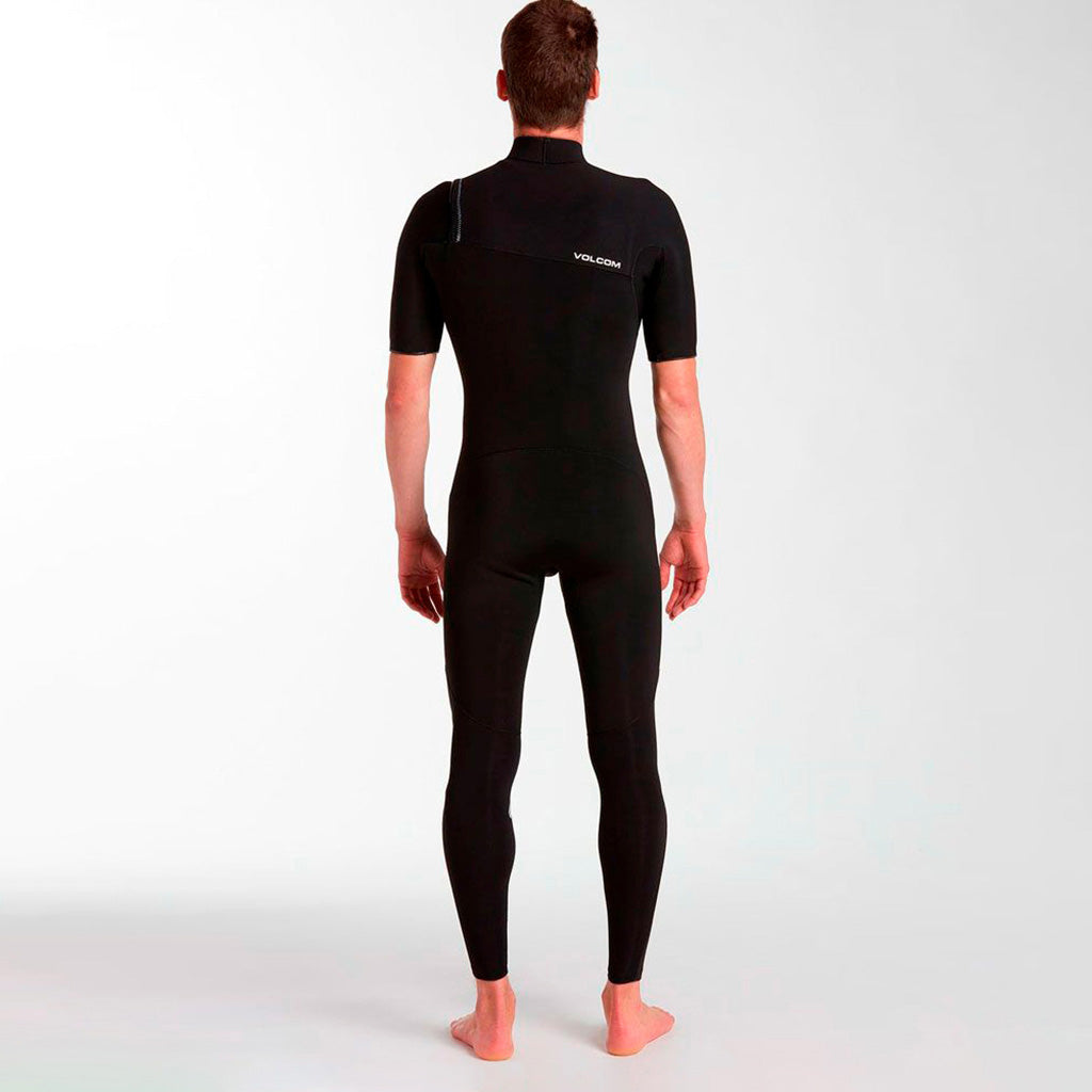 En Våddragt, 2/2mm S/S Fullsuit i farven sort set bagfra