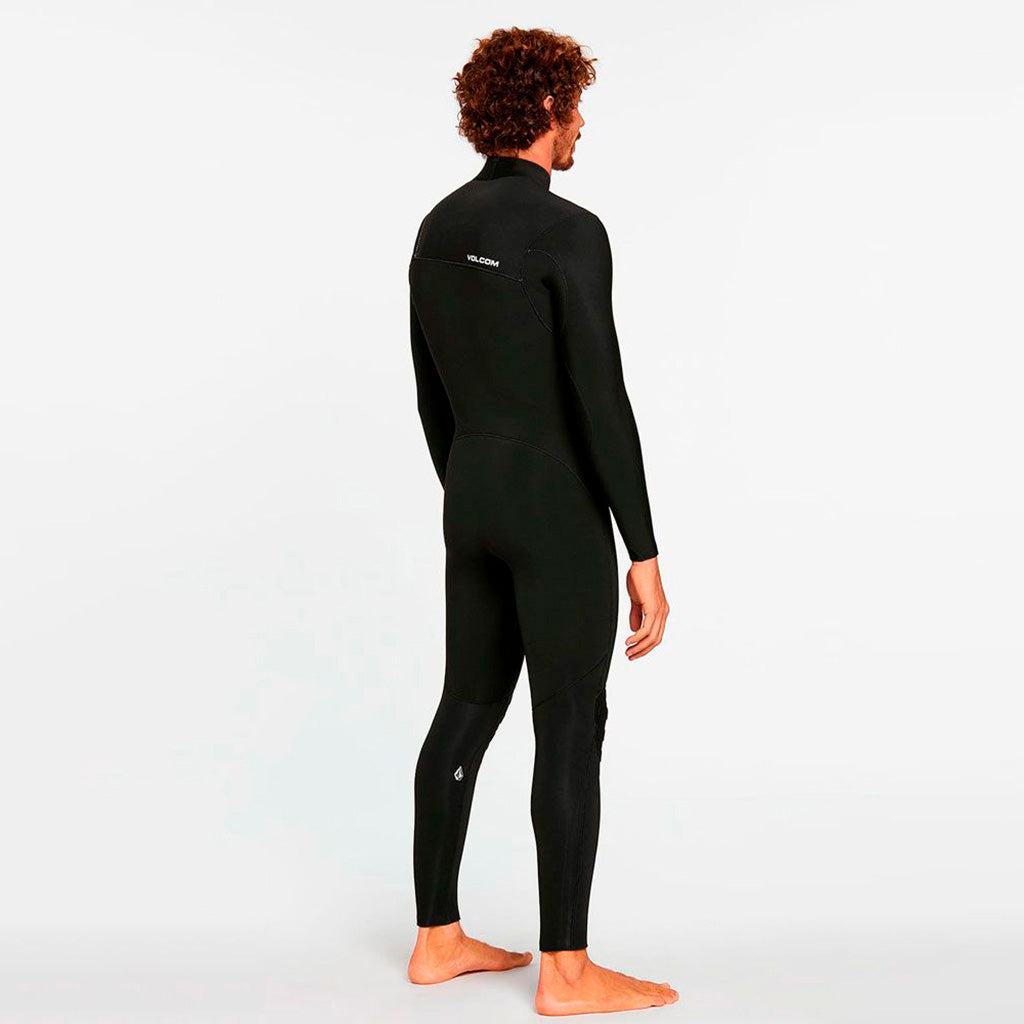 En Våddragt, 3/2mm Chest Zip Fullsuit i farven sort set bagfra
