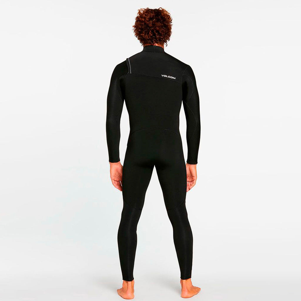 En Våddragt, 3/2mm Chest Zip Fullsuit i farven sort set bagfra