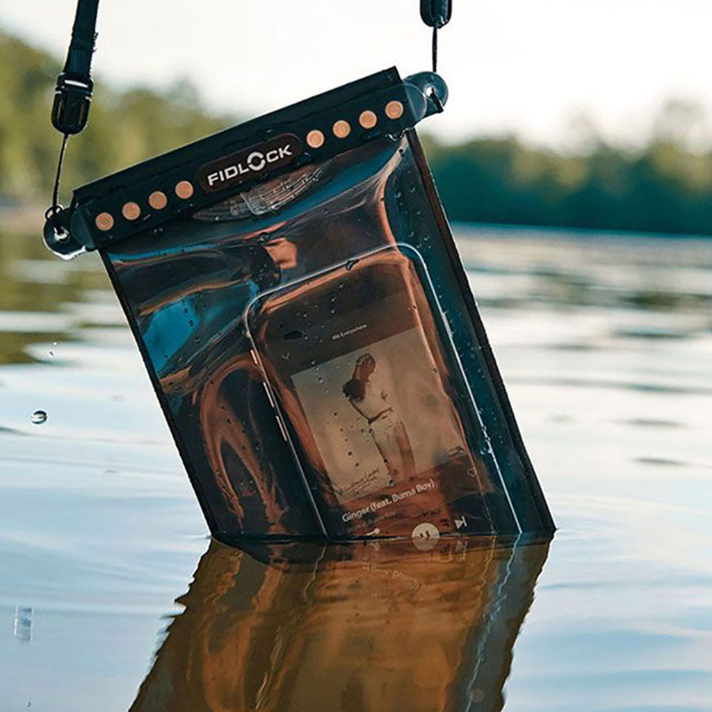 Dry Bag Medi i farven Transparent / sort set i omgivelser