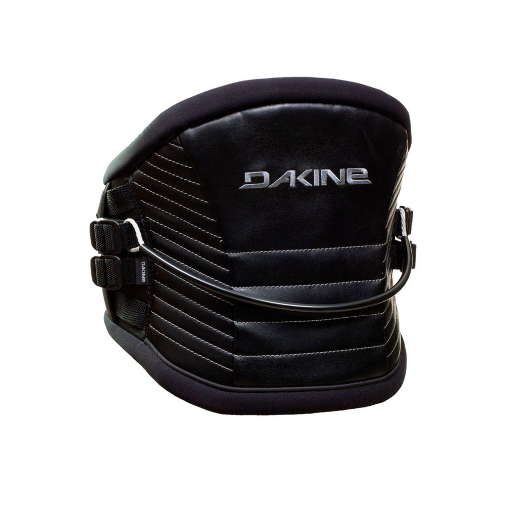 En Trapez, Chameleon i farven sort