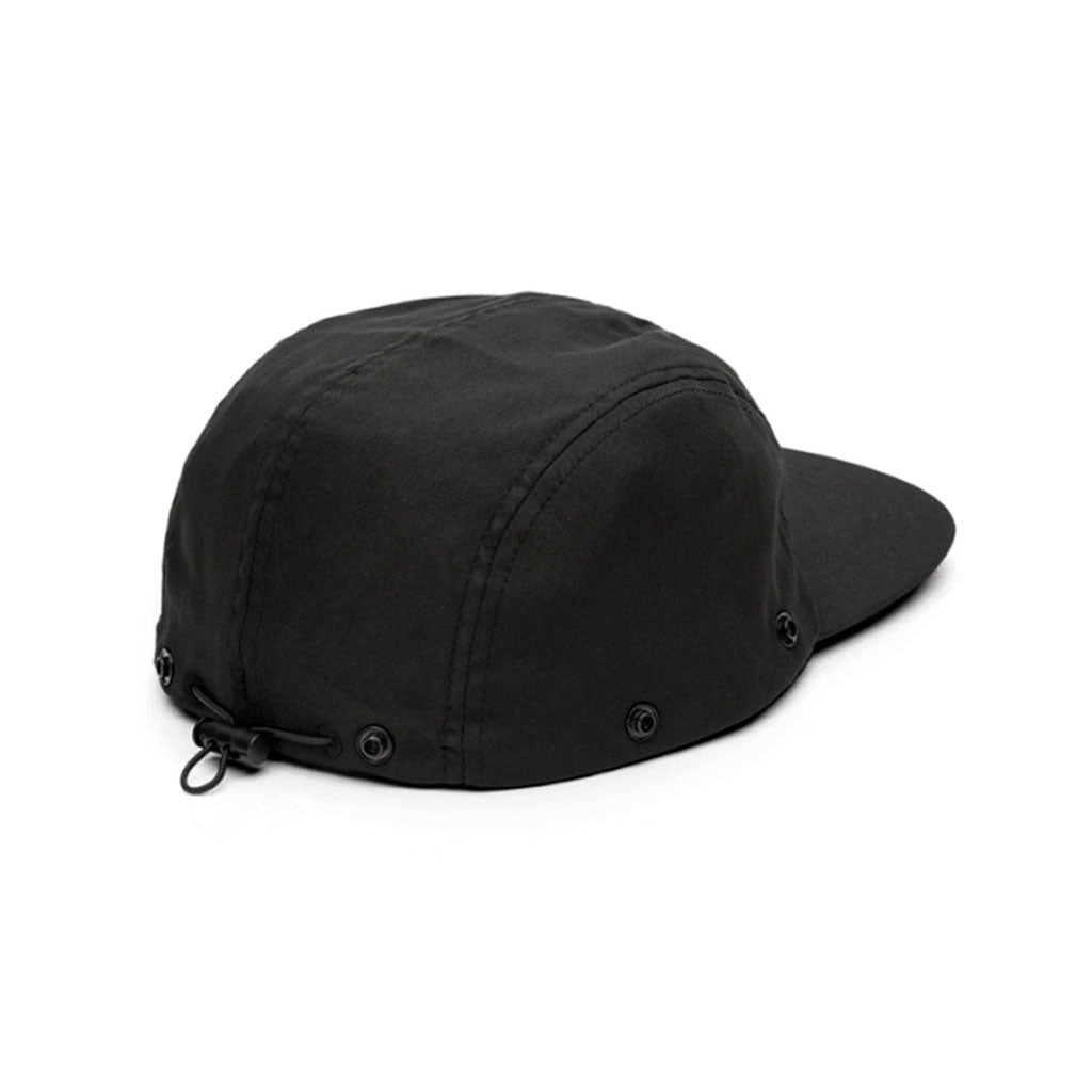 En Cap, Stone Trip Flap Hat i farven sort set fra siden