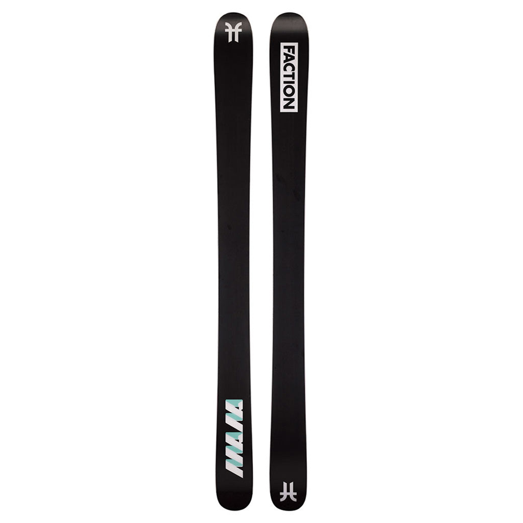 En Ski, Mana 3X i farven hvid set nede fra