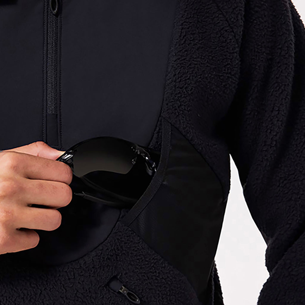 En Fleece, Latitude Flex Sherpa i farven sortout detalje