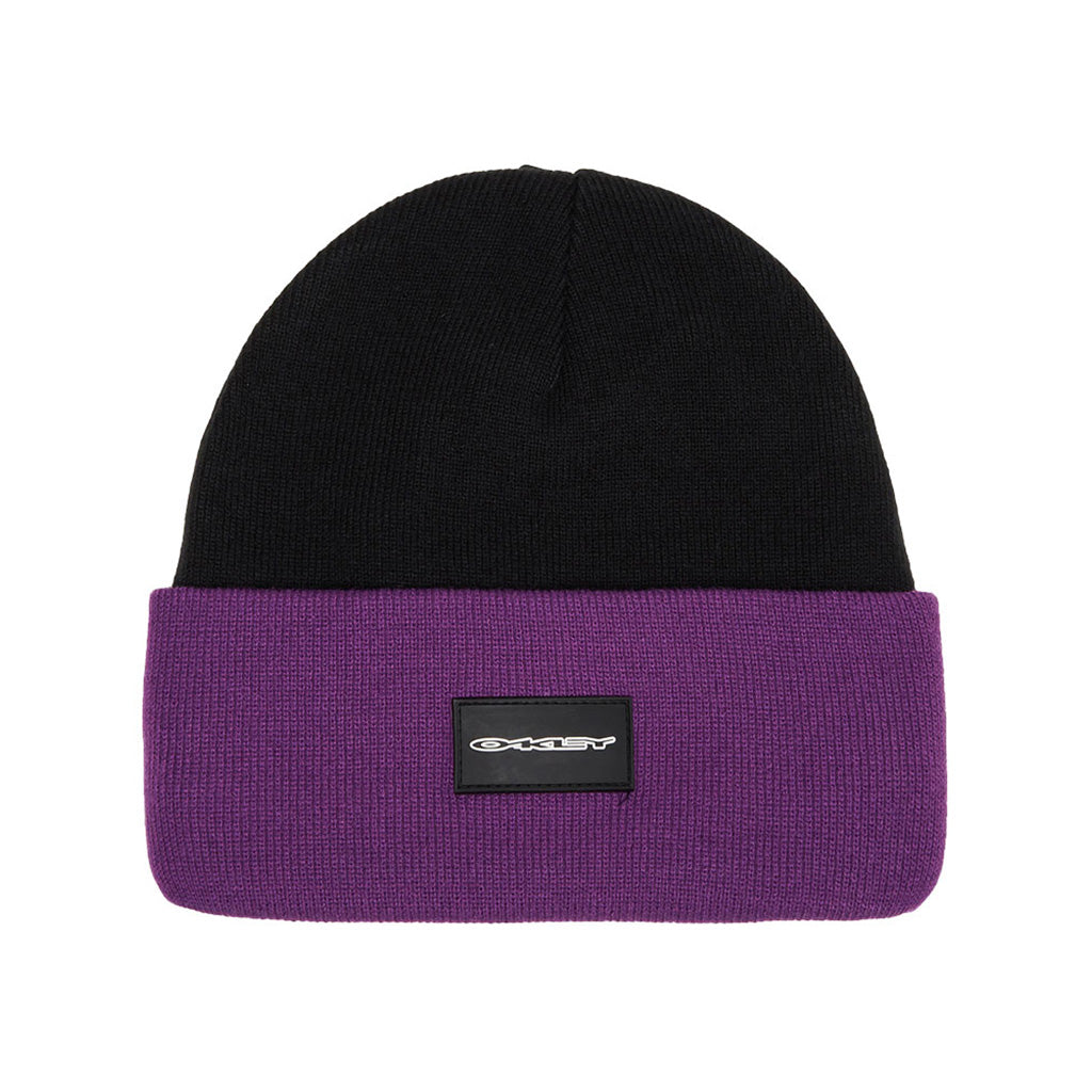 En Beanie, TC Stretch Logo i farven sortout/Ultra Purple
