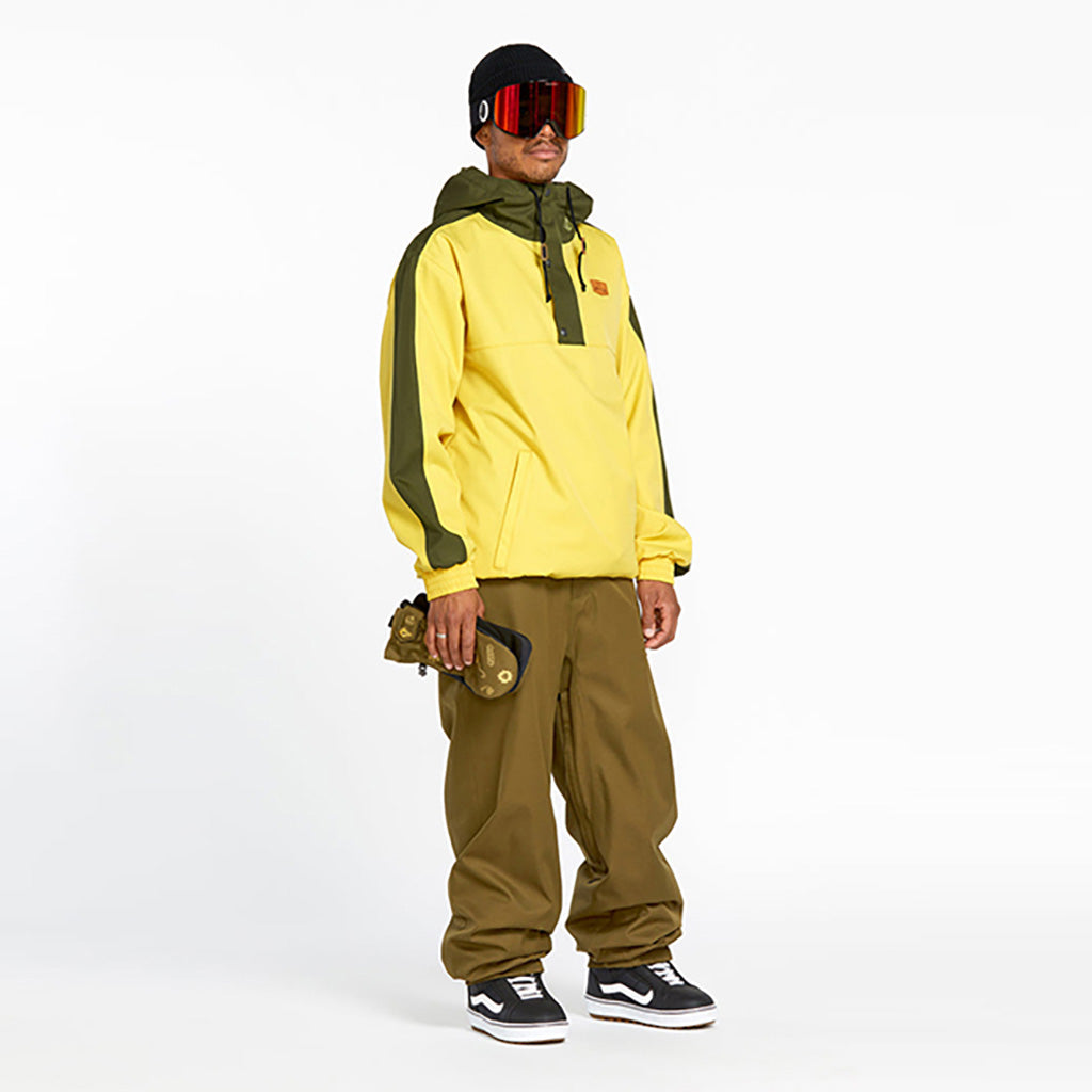 En Skijakke, Longo 20K Pullover i farven Dark gul set forfra med skrå vinkel