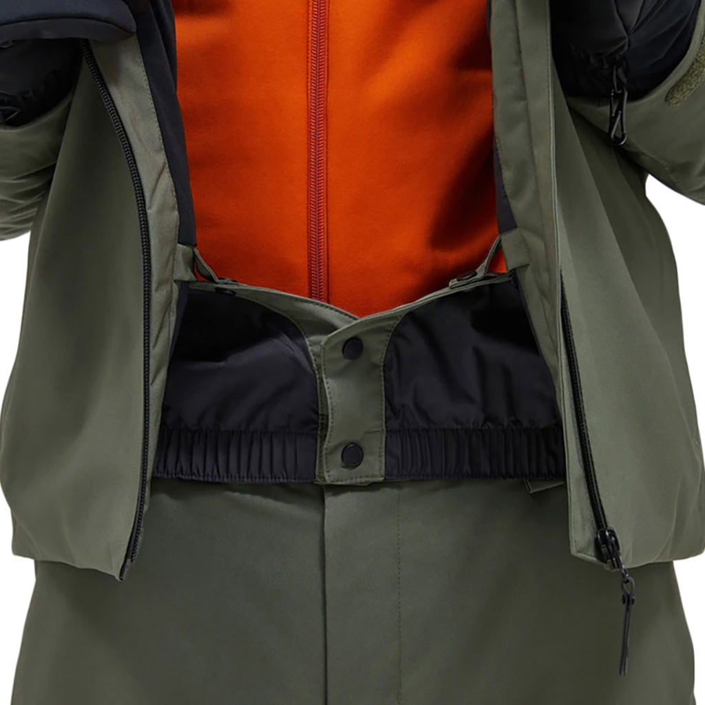 En Skijakke, Maroon i farven Pine Needle set forfra closeup