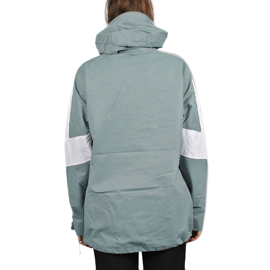 En Anorak, Mirror Pullover i farven grøn Ash set bagfra