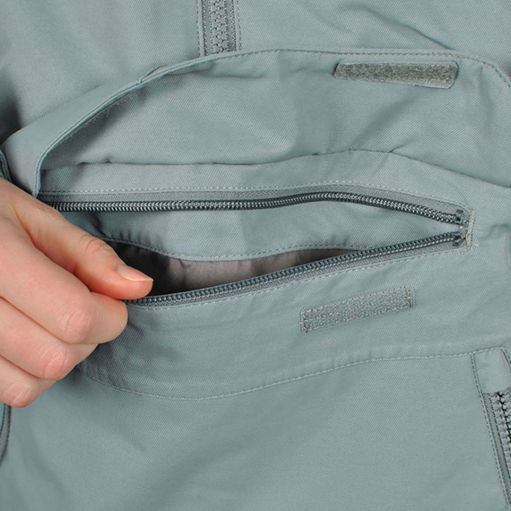 En Anorak, Mirror Pullover i farven grøn Ash detalje