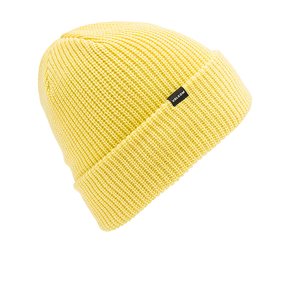 En Beanie, Sweep i farven Darkgul set fra en skrå vinkel