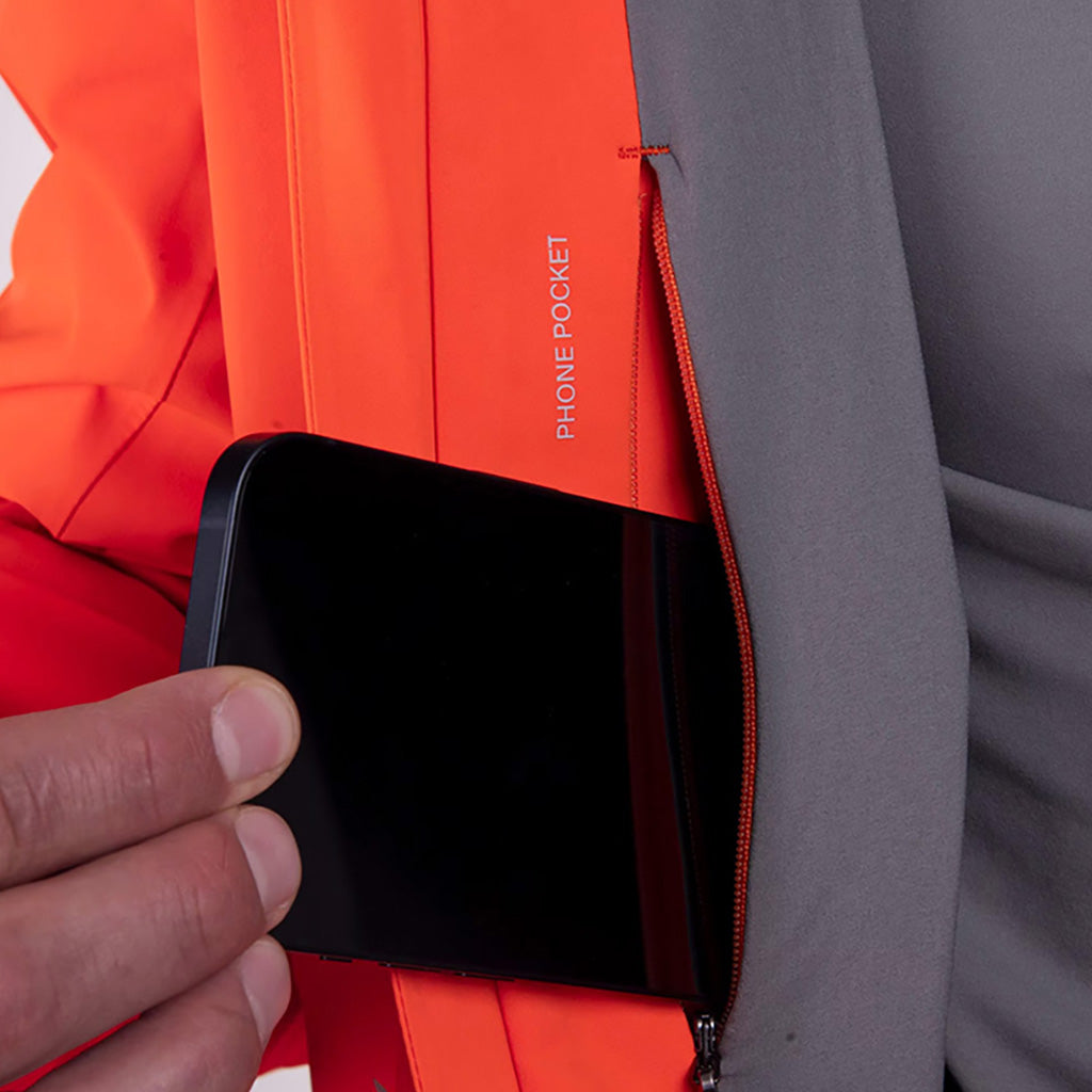 En Skijakke, Formula i farven Kjus Orange nærbillede