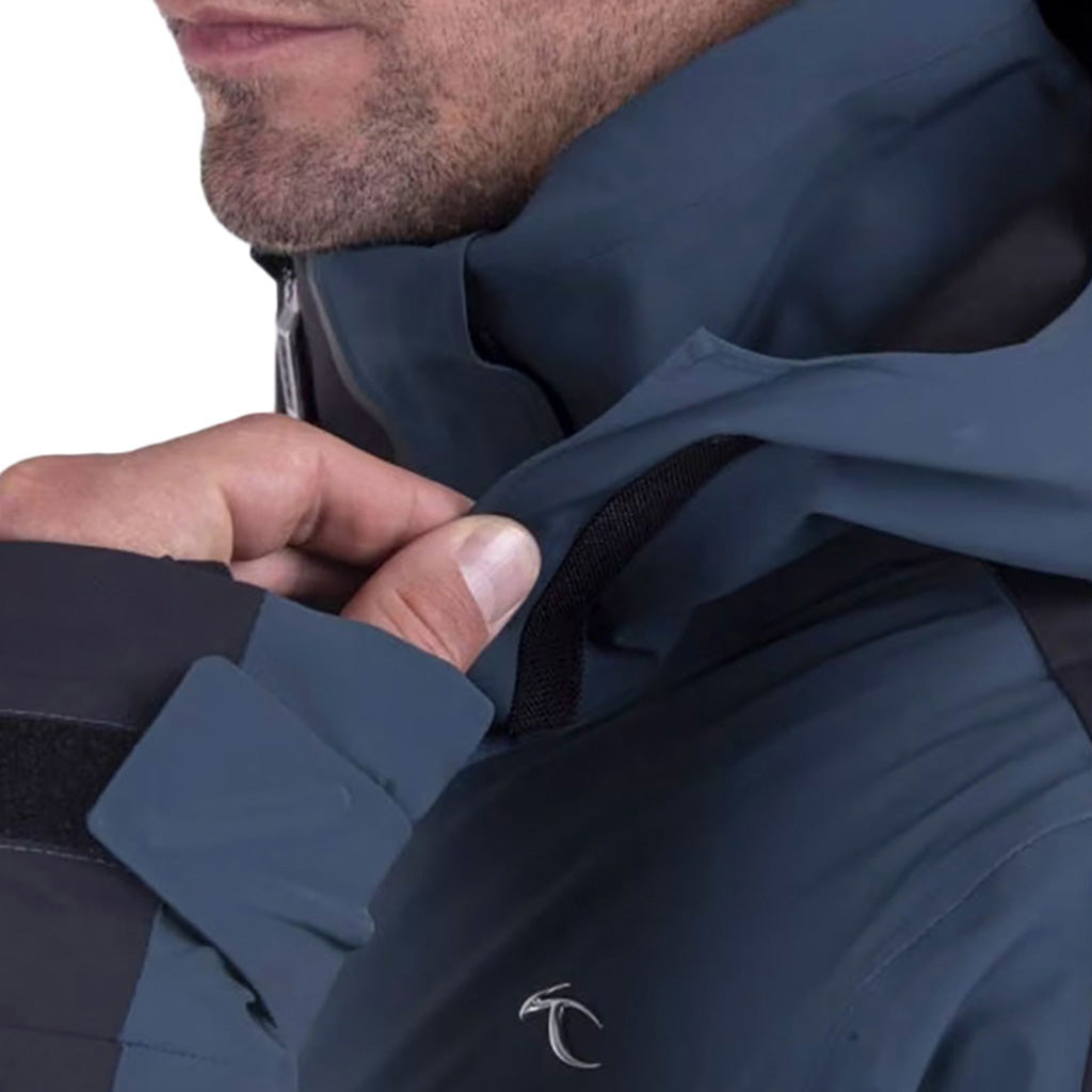 En Skijakke, All Timer i farven Petrol blå/sort nærbillede