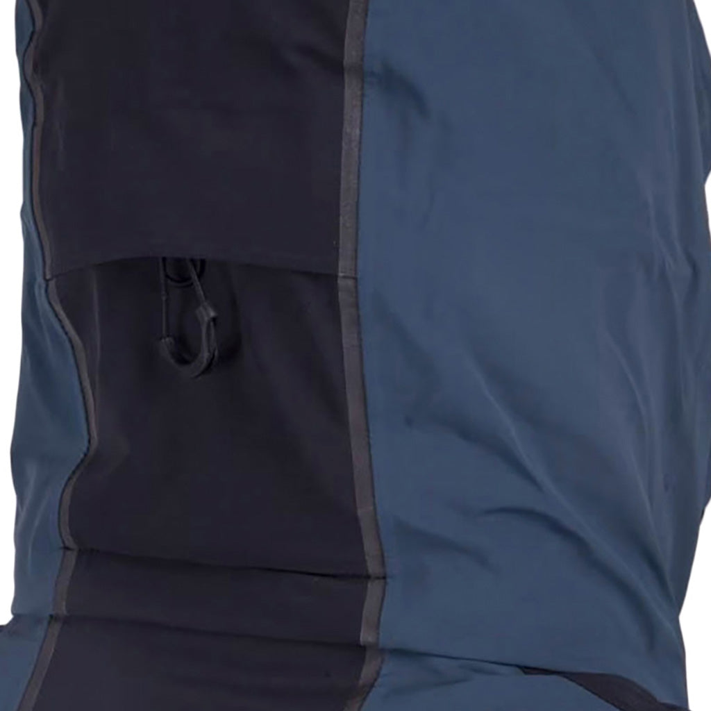 En Skijakke, All Timer i farven Petrol blå/sort nærbillede