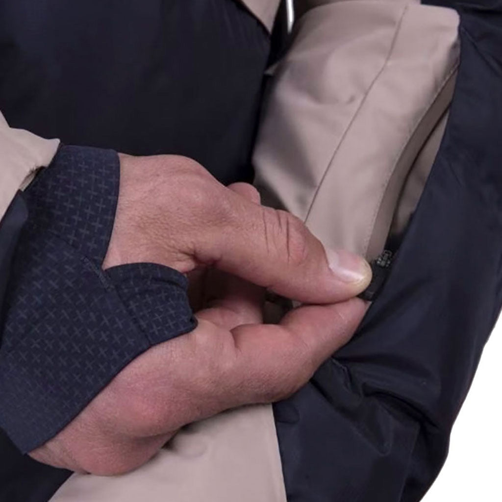 En Skijakke, Pivot i farven Almond/Deep Space nærbillede