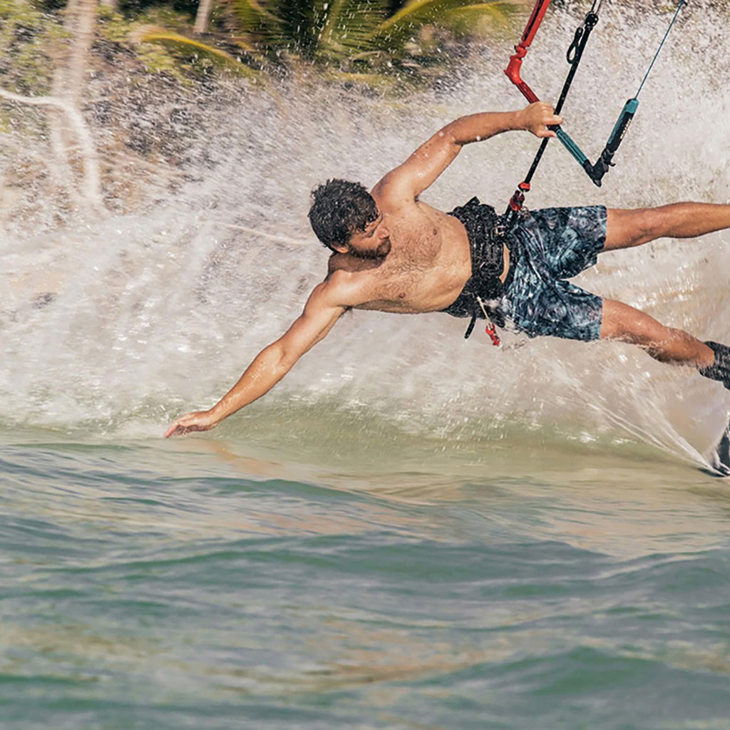Traverse Ewan Jaspan Pro Kite Board set i brug på vandet