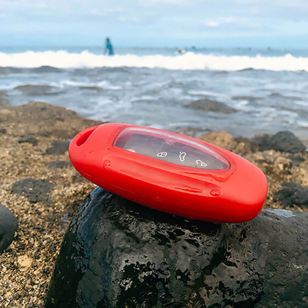 Waterproof Housing For Car Keys set fra en skrå vinkel