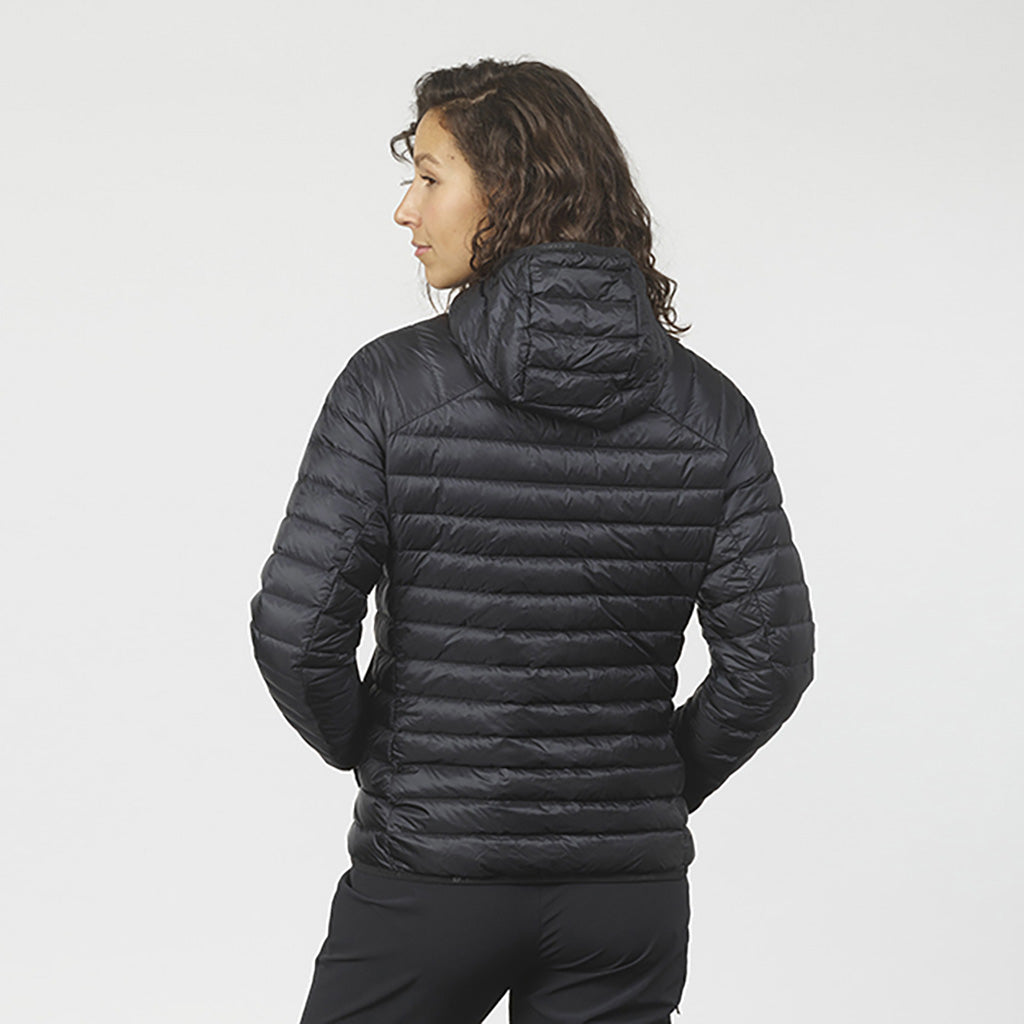 En Skijakke, Elixir Micro Down Hood i farven Deep sort set bagfra