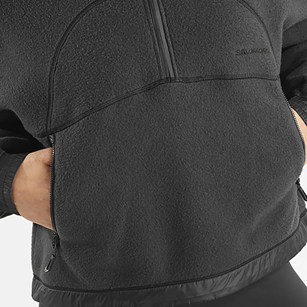 Chroma Fleece Crop Halfzip Midlayer i farven Deep sort detalje af lomme