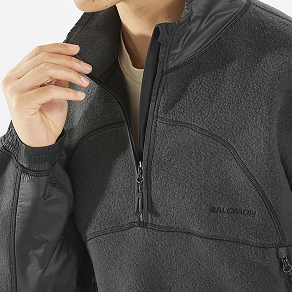 Chroma Fleece Crop Halfzip Midlayer i farven Deep sort set forfra closeup