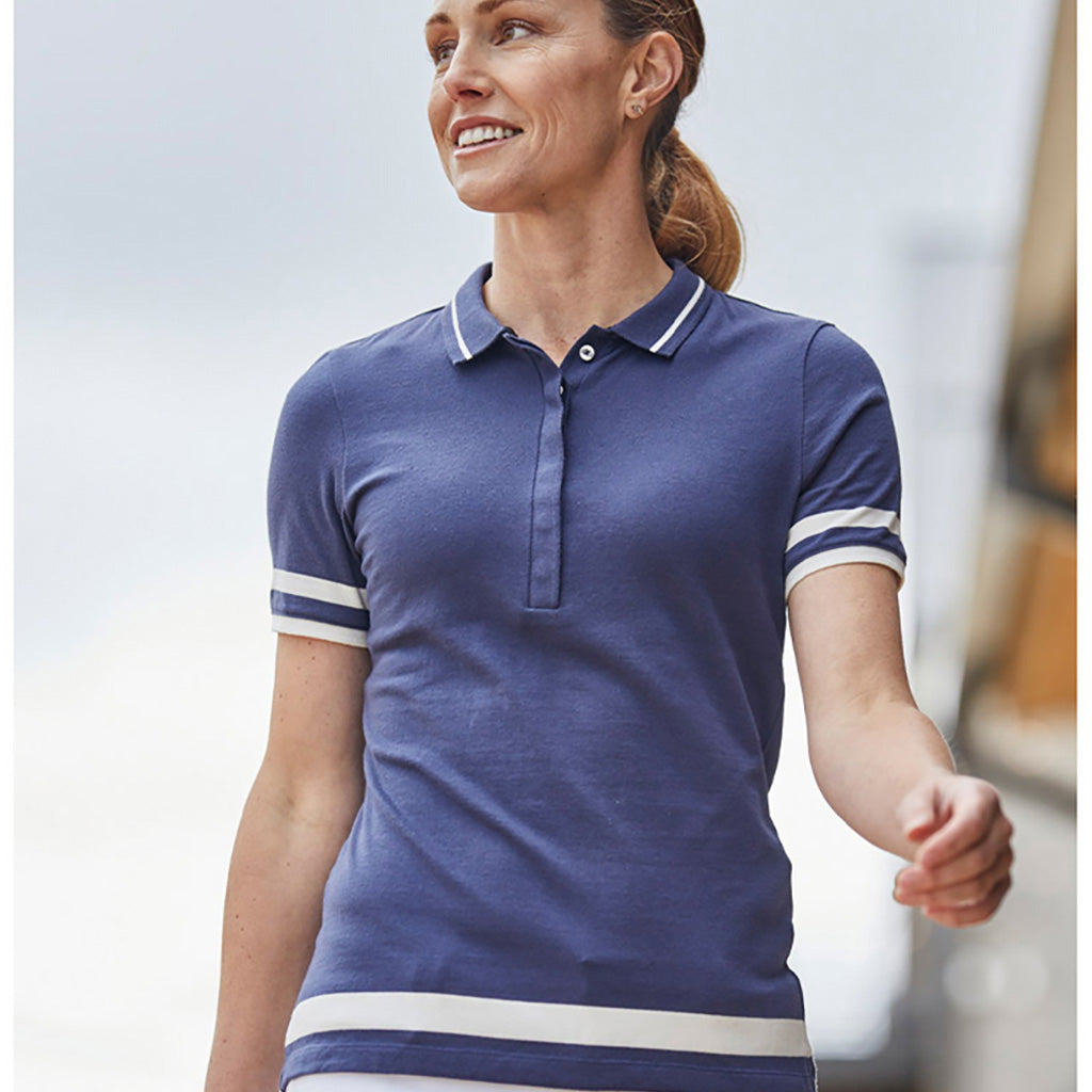 En T-Shirt, Tana Polo S/S i farven Atlanta blå / hvid set forfra