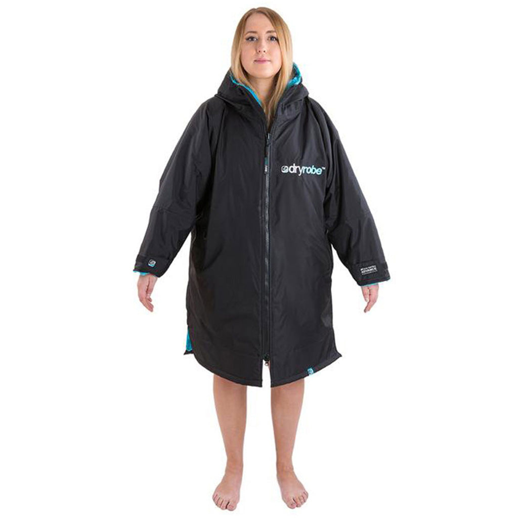 Dryrobe Advance Long Sleeve i farven sort/blå set forfra