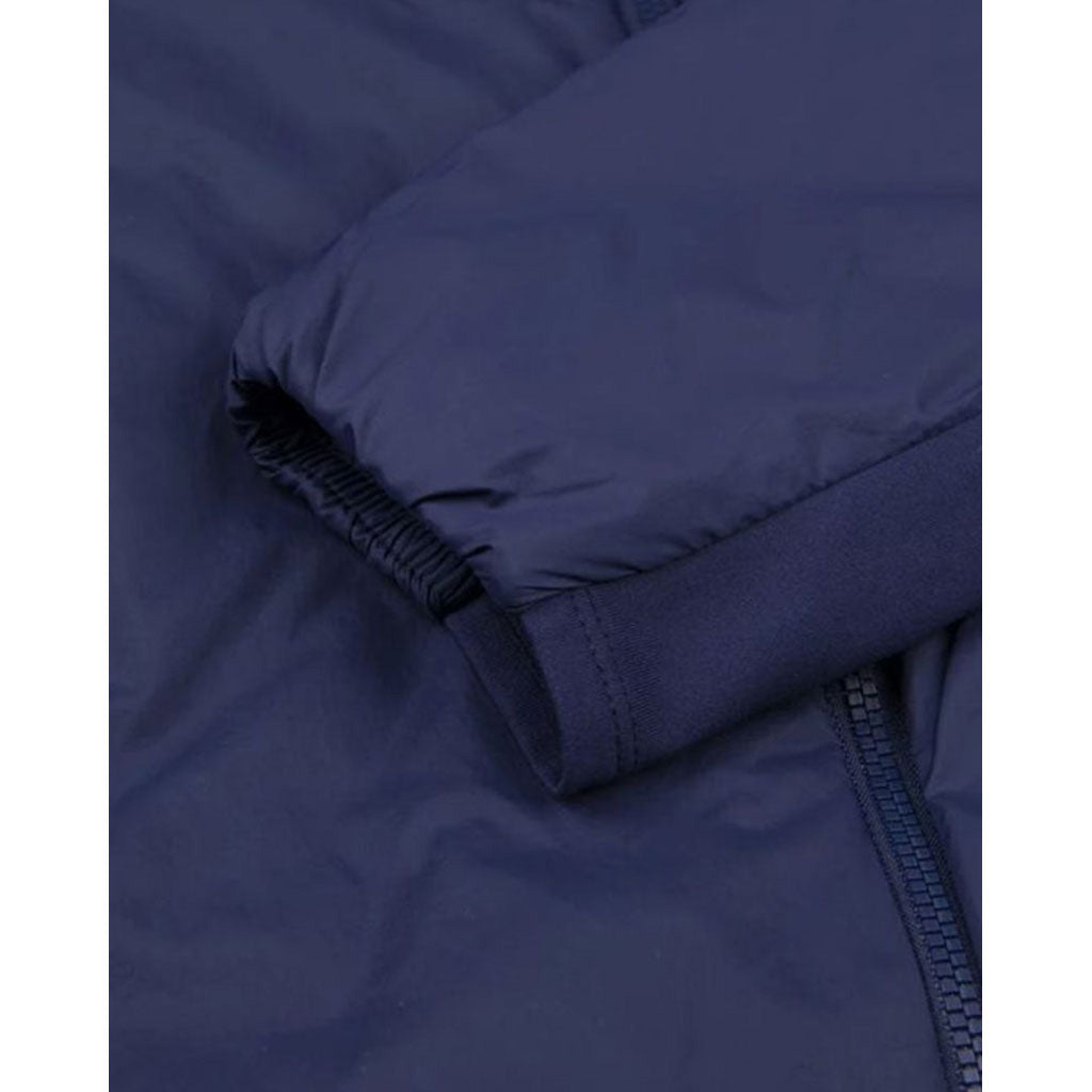 En Jakke, Radiation i farven Atlanta blå nærbillede