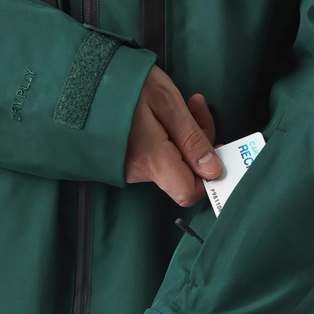 En Skijakke, Track i farven sort Ponderosa Pine nærbillede