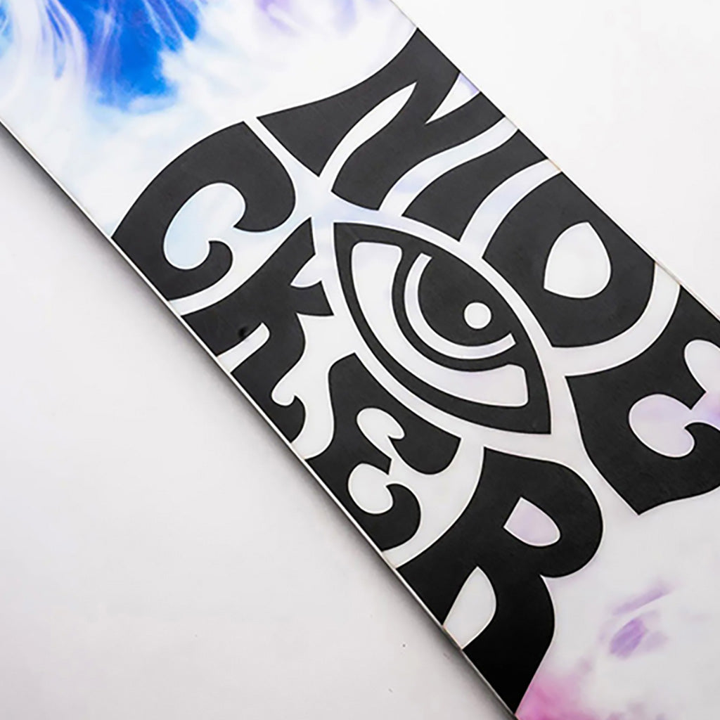 Et snowboard, Gamma i farven hvid set fra en skrå vinkel