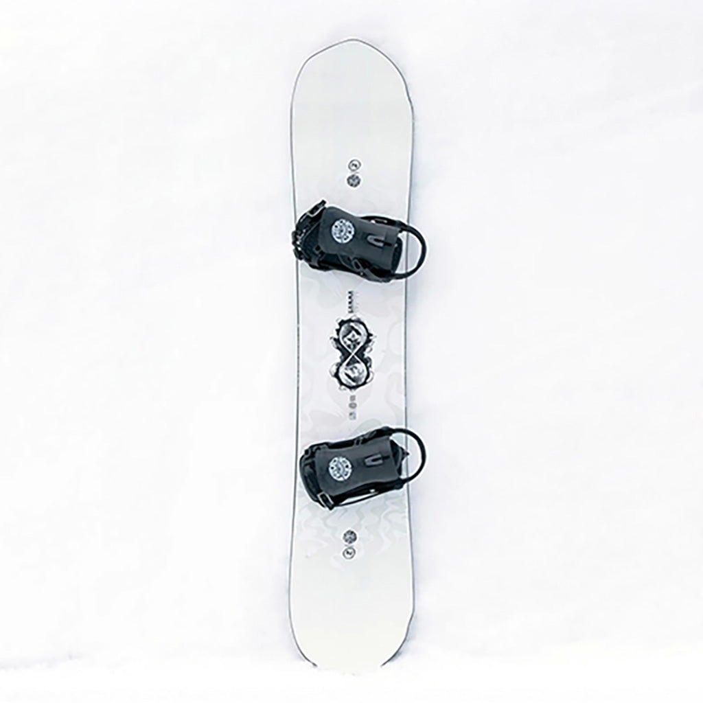 Et snowboard, Gamma i farven hvid set oppe fra