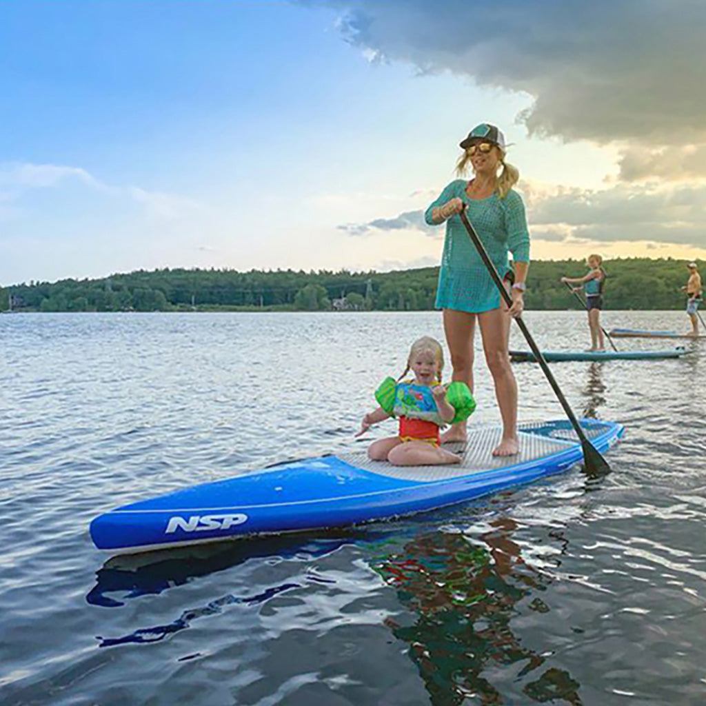 Element E-Tech Flatwater 11'0" SUP Board set på roligt vand