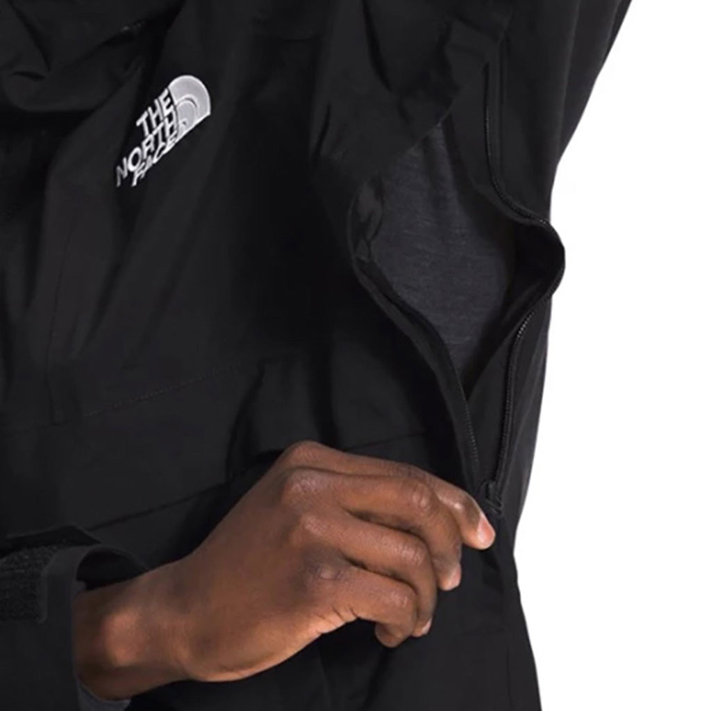 En Anorak, Silvani Anrk i farven Tnf Blk/Tnf Blk detalje af lynlås