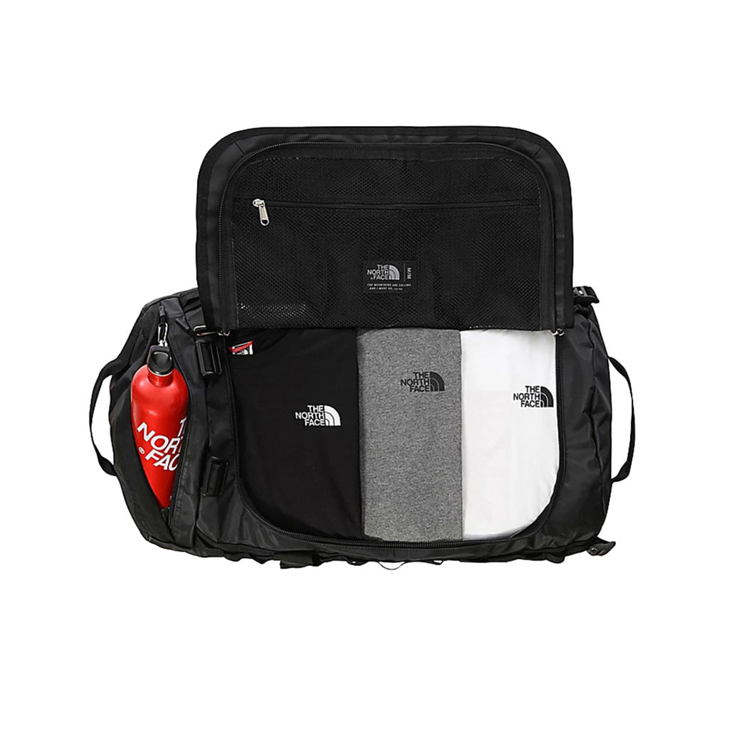 Base Camp Duffel i farven Tnf sort/hvid set oppe fra