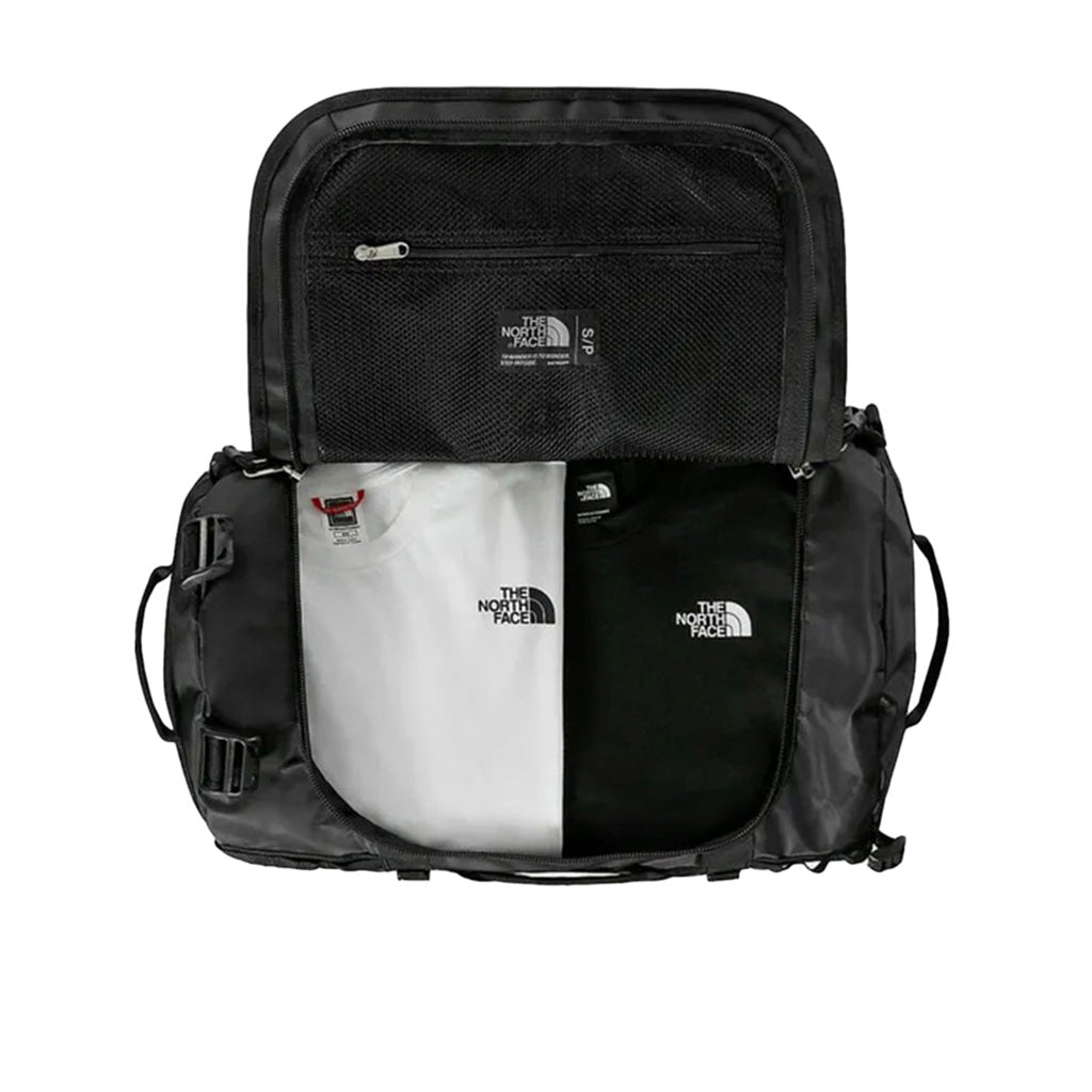 Base Camp Duffel S i farven Tnf rød/Tnf sort set forfra