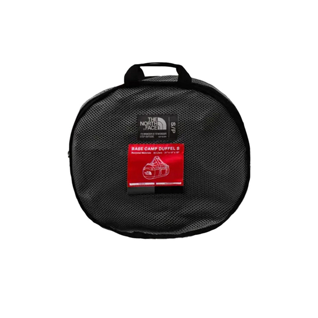 Base Camp Duffel S i farven Tnf rød/Tnf sort set forfra