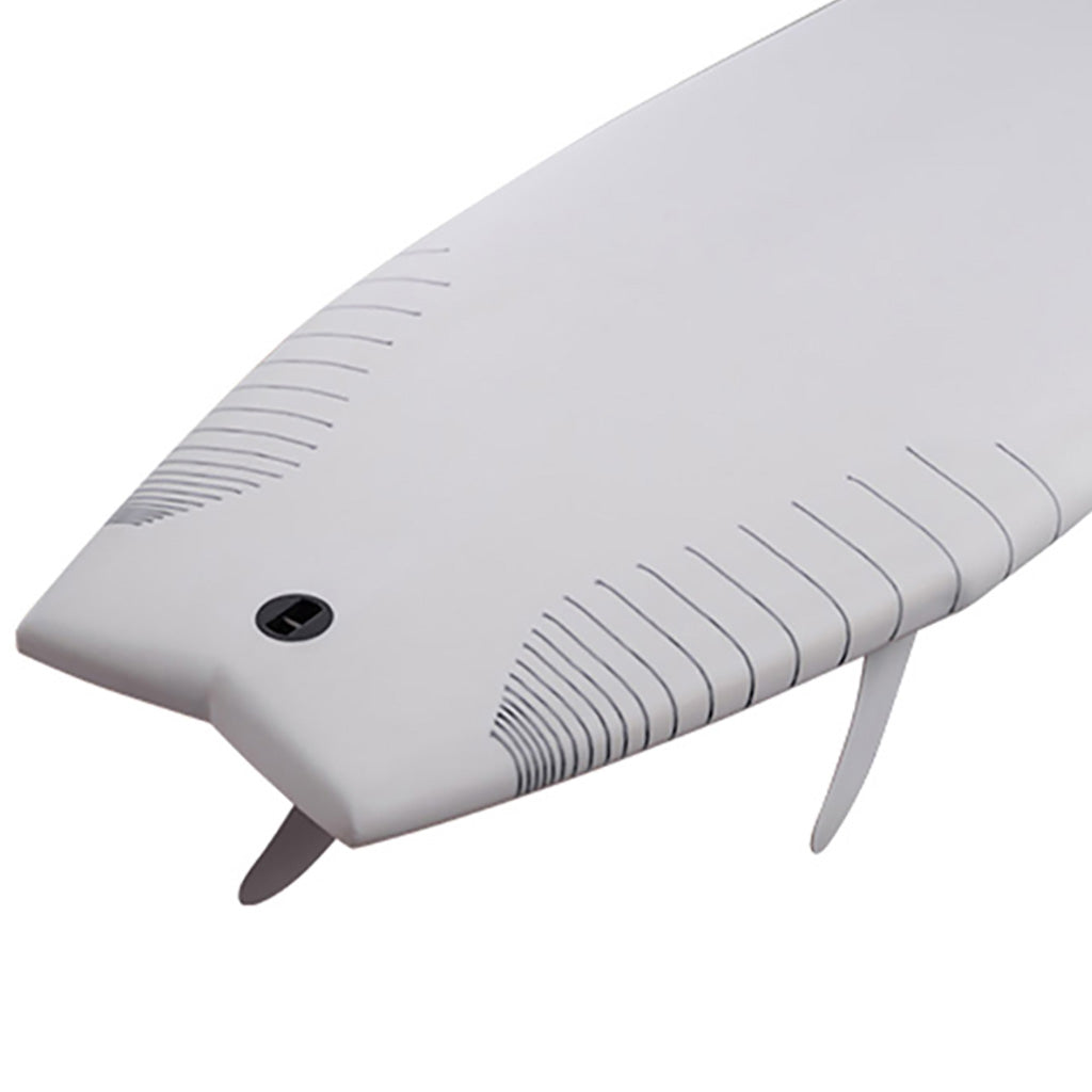 Et Surfboard, Protech Fish 6'8" i farven hvid Tint Ftu set fra en skrå vinkel