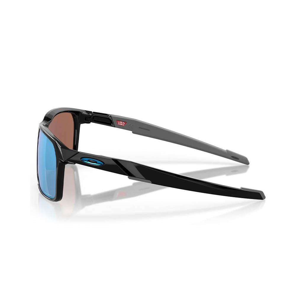 Portal X Solbriller i farven Polished sort Prizm Polarized set fra en skrå vinkel