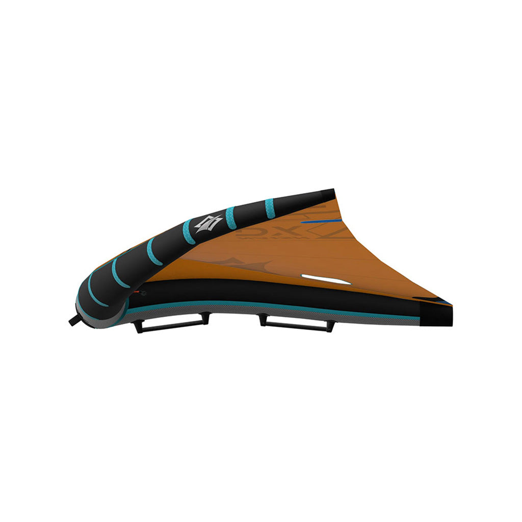 En Wing, Adx i farven Orange set fra siden