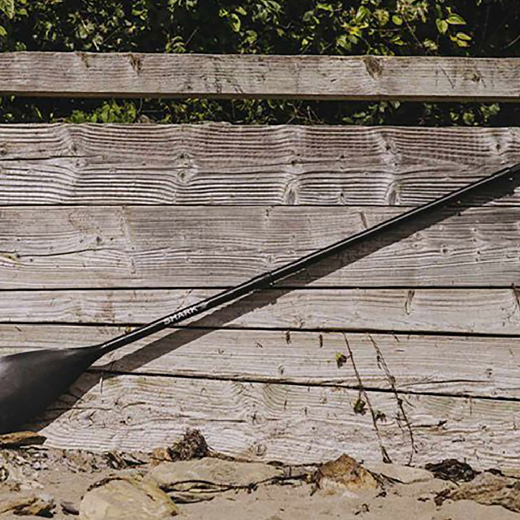 Carbon Skaft 3-Delt Justerbar SUP Padel set fra en skrå vinkel