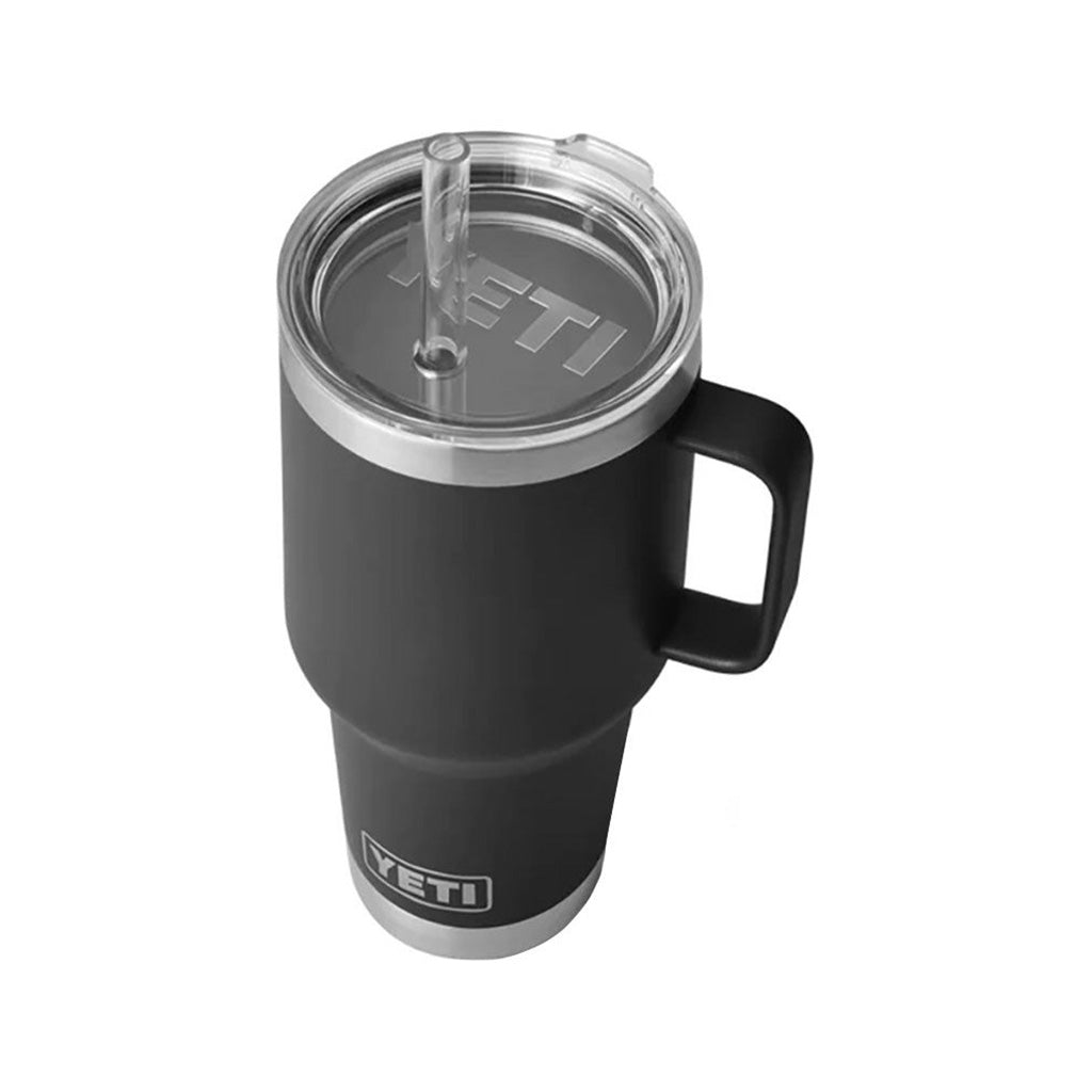 Rambler 35 Oz Straw Mug i farven sort perspektiv
