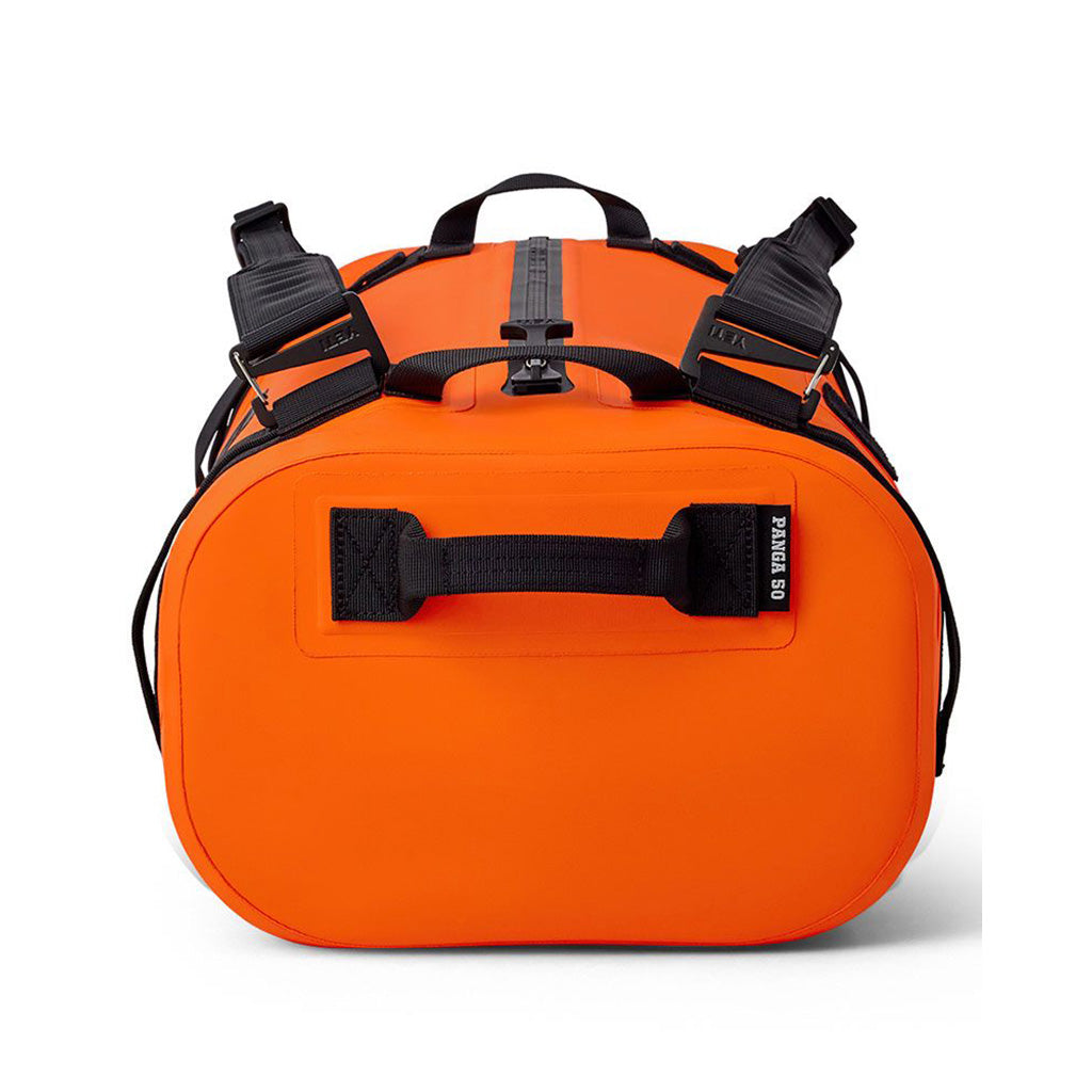 Panga 50 Duffel i farven King Crab Orange set bagfra