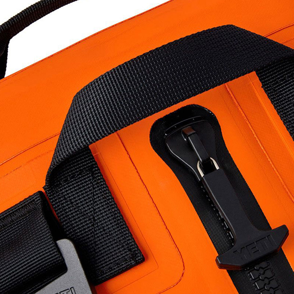 Panga 50 Duffel i farven King Crab Orange nærbillede