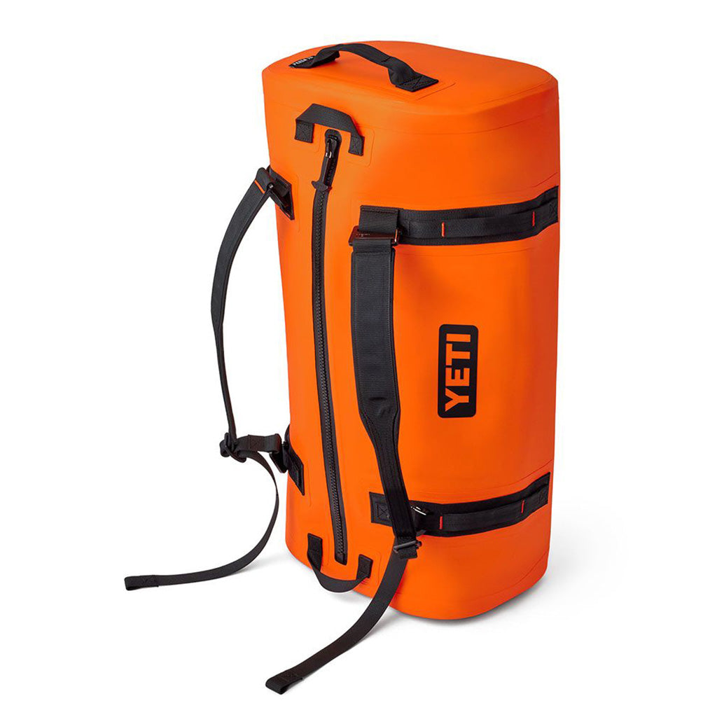 Panga 75 Duffel i farven King Crab Orange set fra en skrå vinkel