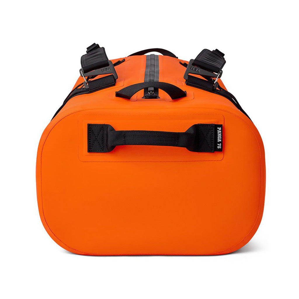 Panga 75 Duffel i farven King Crab Orange set lige på