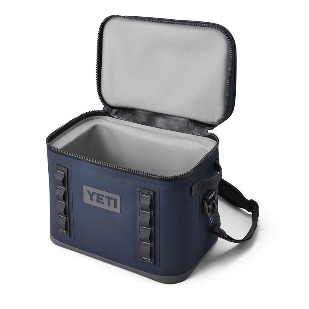 Hopper Flip 8 Cooler i farven Navy set forfra med skrå vinkel