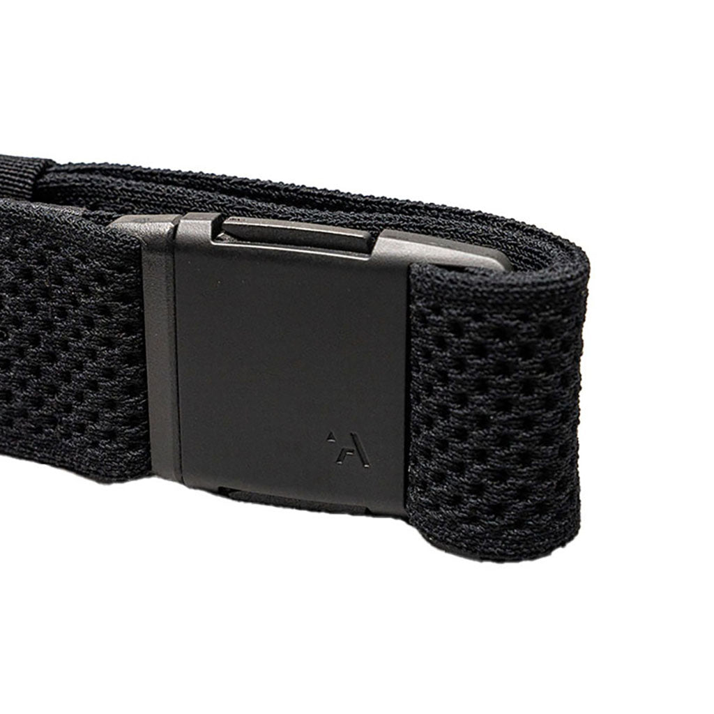 Et bælte, Momentum i farven sort nærbillede af spænde