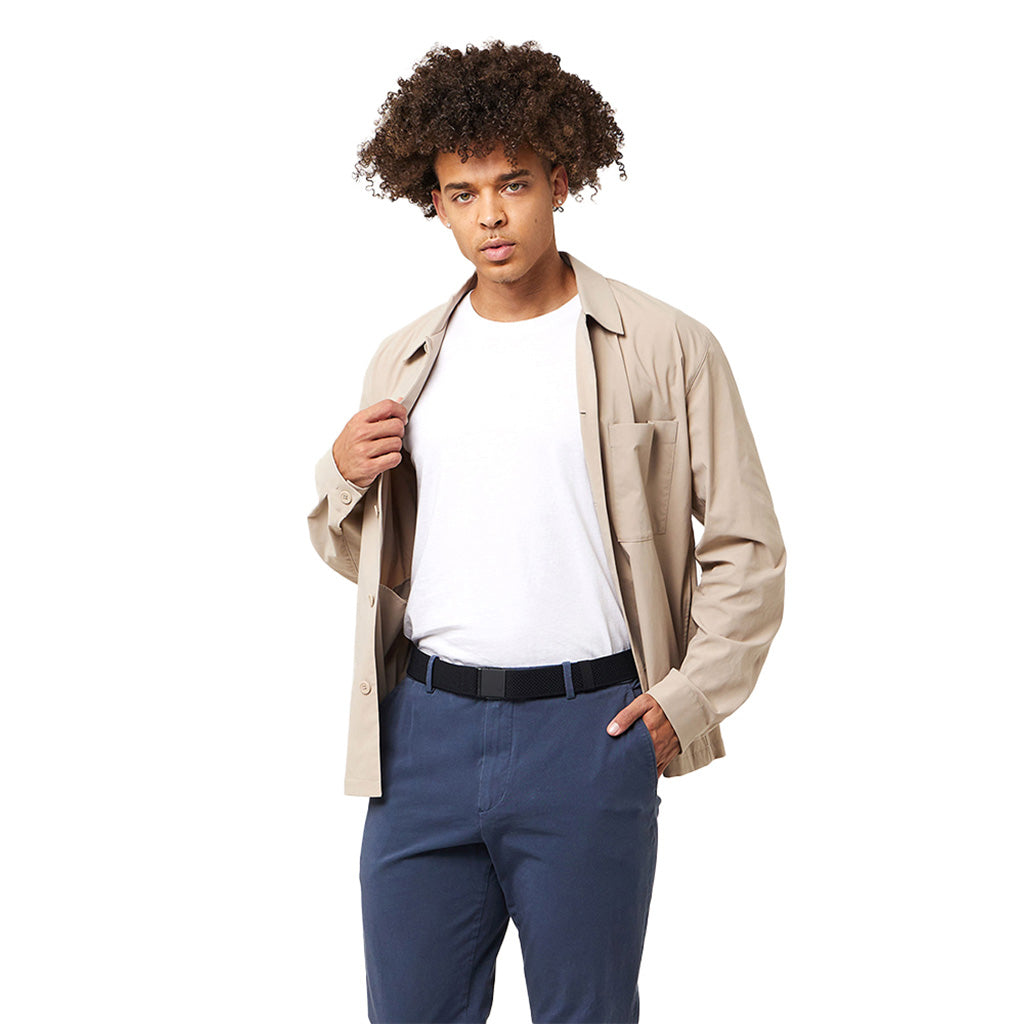 Et bælte, Momentum i farven sort set forfra på model